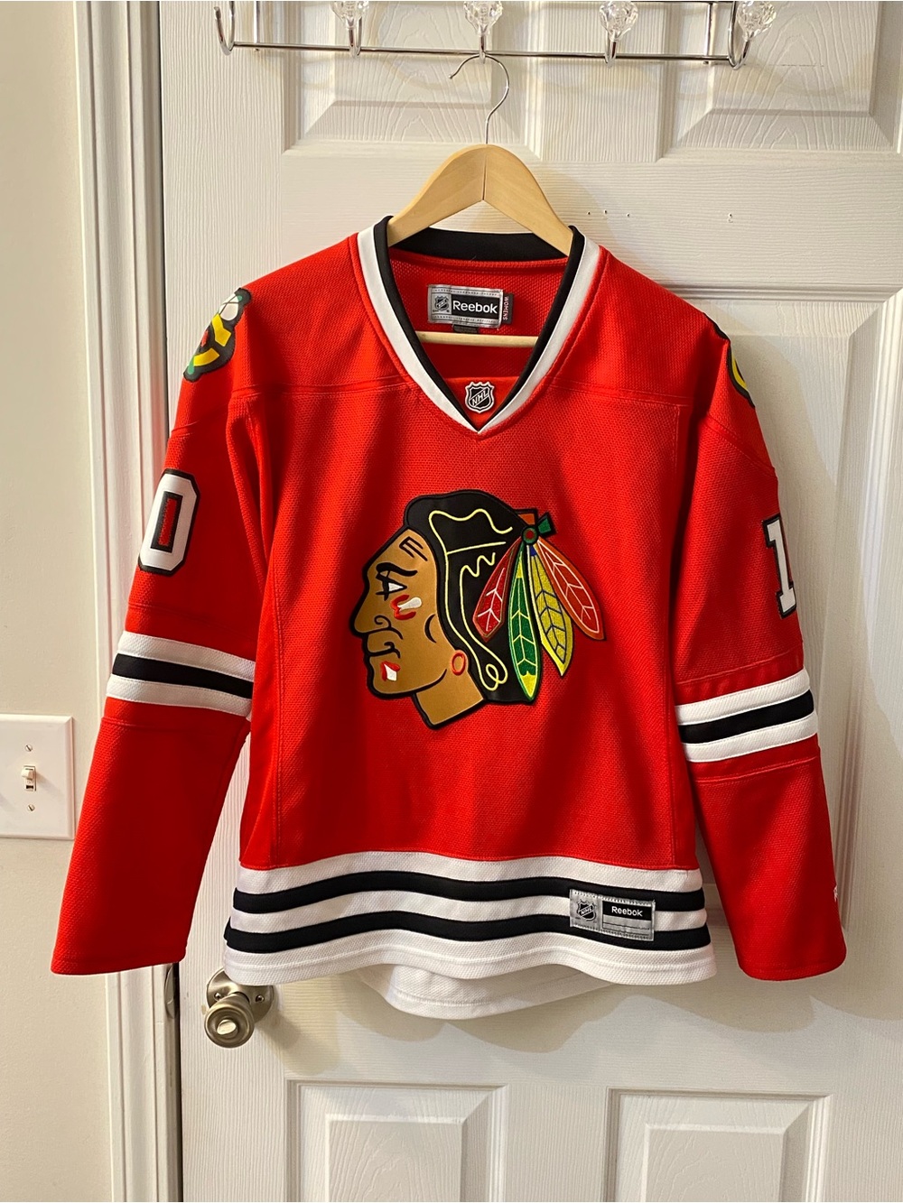 Reebok Authentic Chicago Blackhawks Jersey Women Size Medium great condition